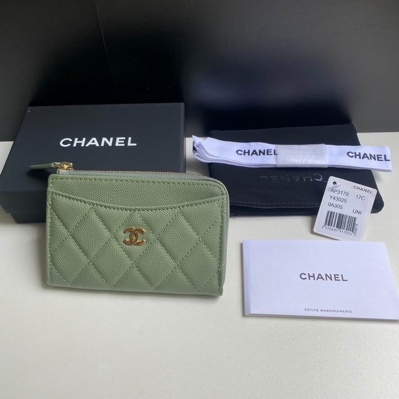 Chanel Classic Zipped Card Holder in Sage Green Quilted Grained Calfskin