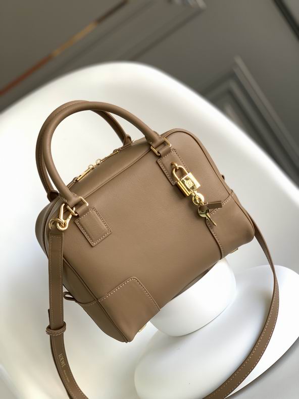 Loewe Amazona · 19×18×11 cm