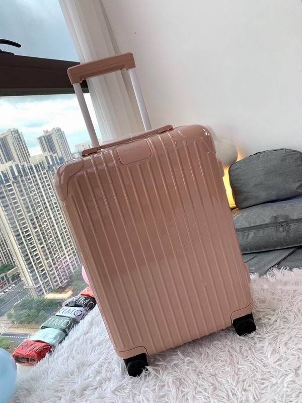 Rimowa Essential Hardside Spinner Suitcase in Blush Pink Polycarbonate