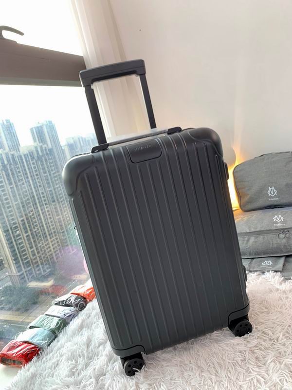 Rimowa Essential Cabin Hardside Spinner Suitcase in Matte Black
