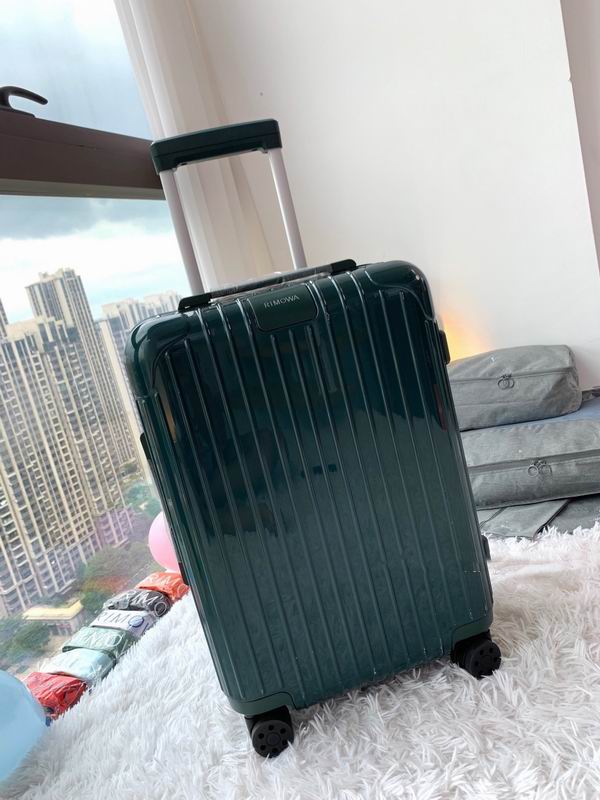 Rimowa Essential Hardside Spinner Suitcase in Glossy Dark Green Polycarbonate