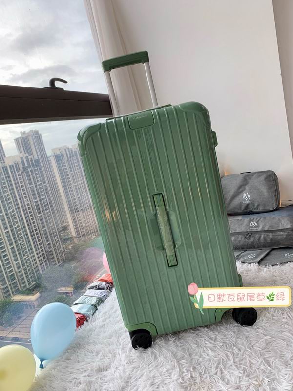 Rimowa Essential Trunk Plus Hardside Spinner Suitcase in Green, 28-30 Inch