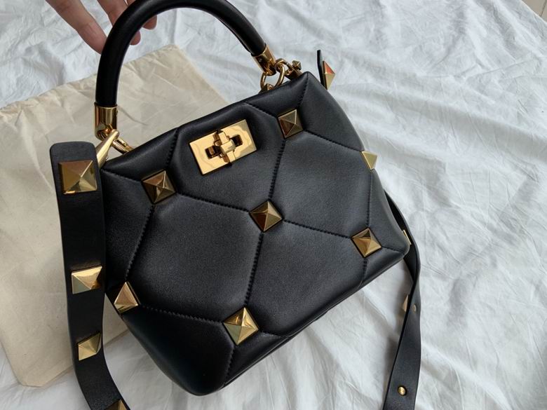 Valentino Roman Stud · 21×17×13 cm