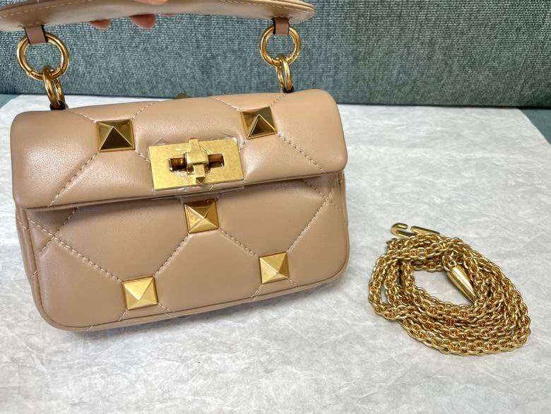 Valentino Roman Stud · 19×13×6 cm