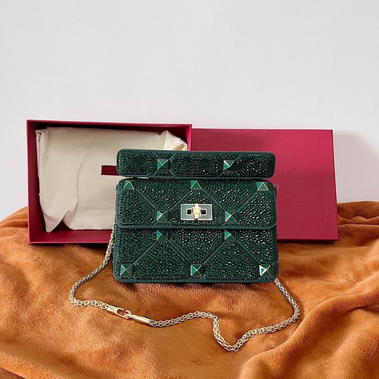 Valentino Roman Stud · 25×16×10 cm