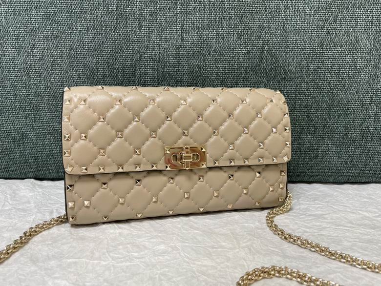 Valentino Rockstud Spike Quilted Chain Crossbody Bag in Beige Leather