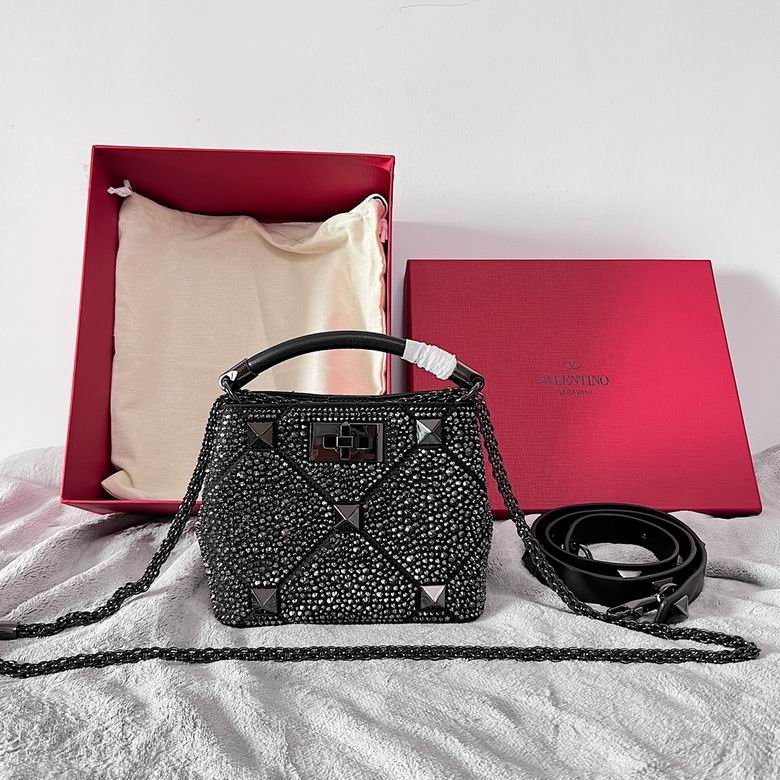 Valentino Roman Stud · 20×15×9 cm
