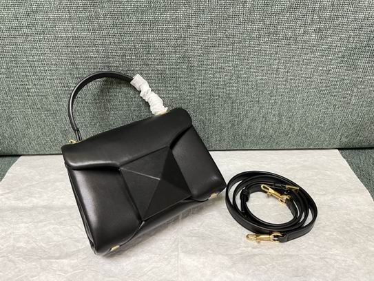 Valentino One Stud · 20×13×8.5 cm