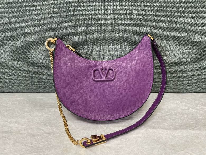 Valentino VLogo Signature Hobo · 20×12×4 cm