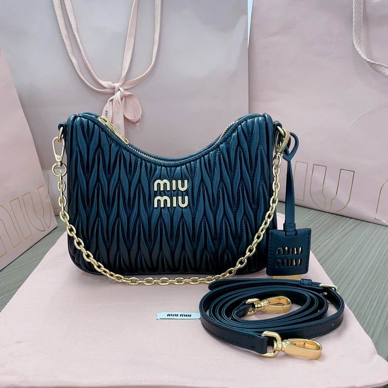Miu Miu Wander · 16.5×21×5.5 cm