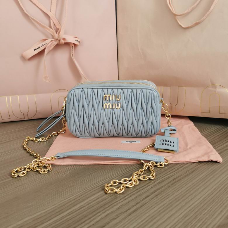 Miu Miu Matelassé Camera Bag · 18×10×5 cm