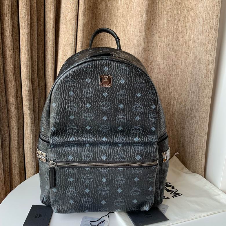 MCM Stark · 41×33×15 cm