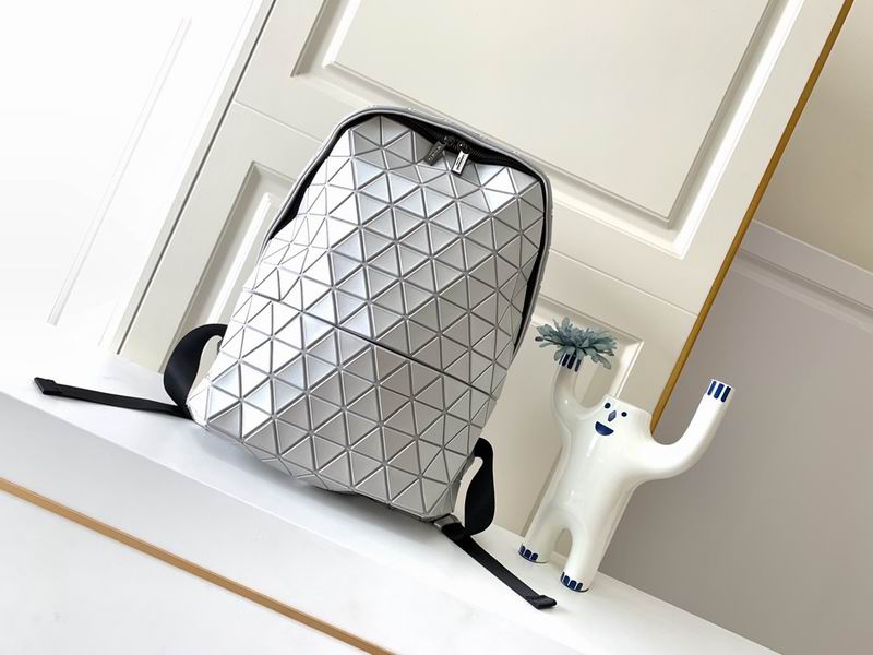 Issey Miyake Bao Bao · 45×30×9 cm