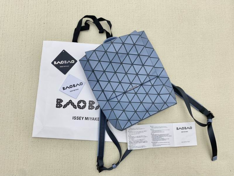 Issey Miyake Bao Bao · 35×28×8 cm
