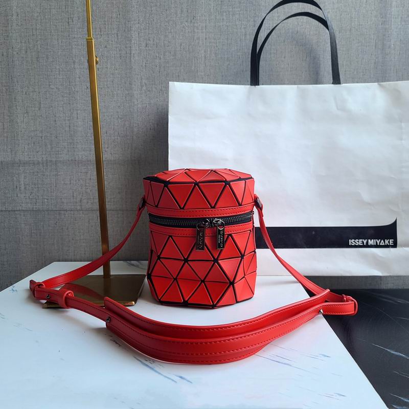 Issey Miyake Bao Bao · 16×14 cm