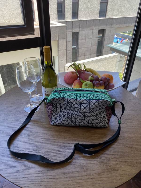 Issey Miyake Geometric Prism Messenger Bag · 25.5×14.5×11 cm