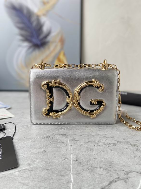 Dolce & Gabbana DG Girls Shoulder Bag in Silver Metallic Leather