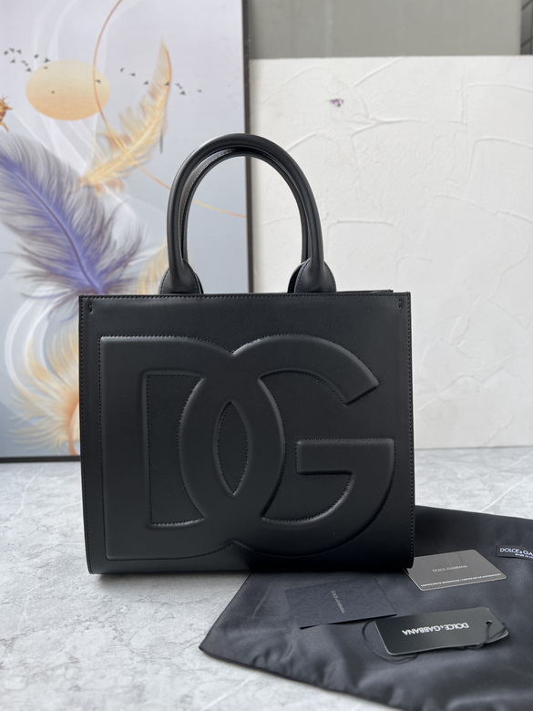 Dolce & Gabbana DG Daily Medium Tote Bag in Black Calfskin with Embossed Logo