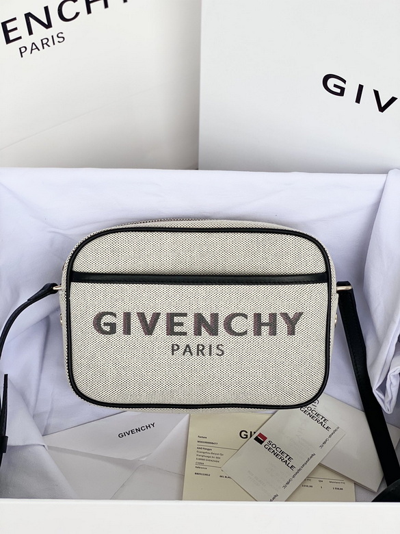 Givenchy Bond Camera Bag · 22×15×6 cm