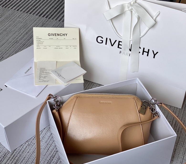 Givenchy Antigona · 20×7×16 cm