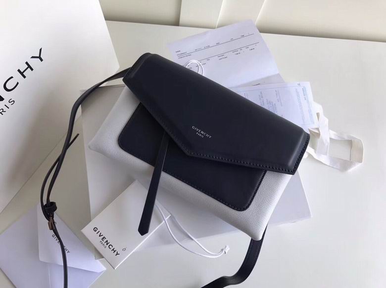 Givenchy Duetto · 23×16×4.5 cm