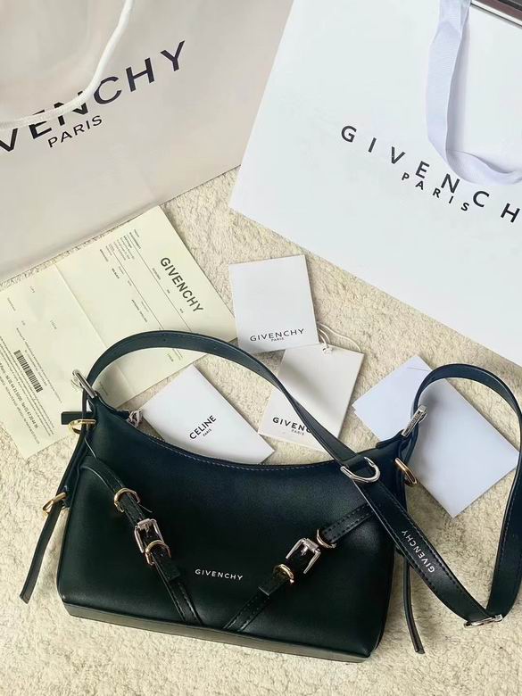 Givenchy Voyou · 24×18×3.5 cm