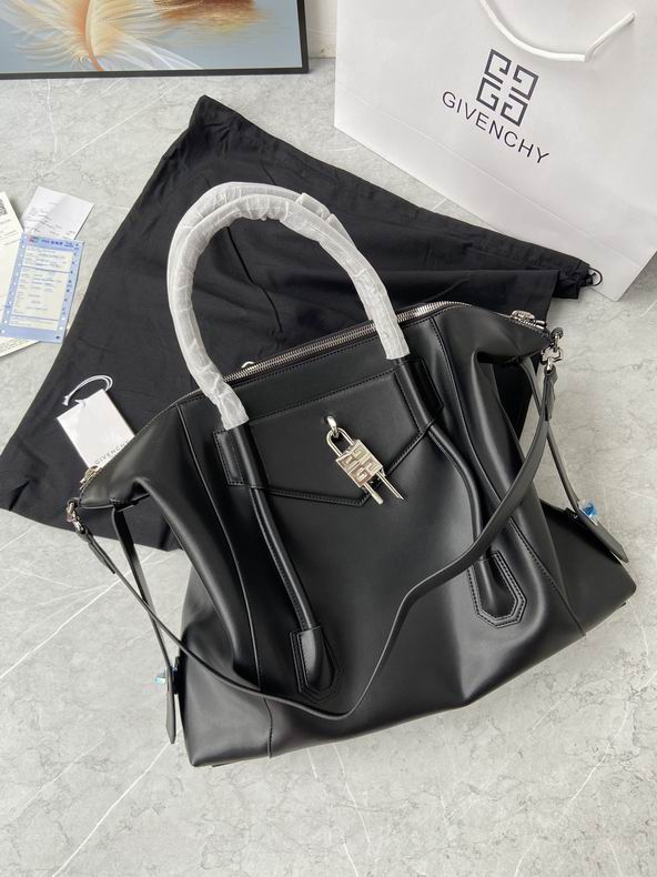 Givenchy Antigona Soft Large Top-Handle Bag in Black Smooth Leather