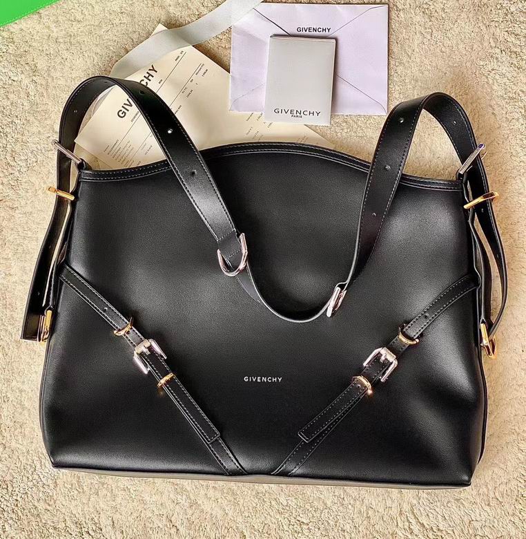 Givenchy Voyou · 40×27×6.5 cm