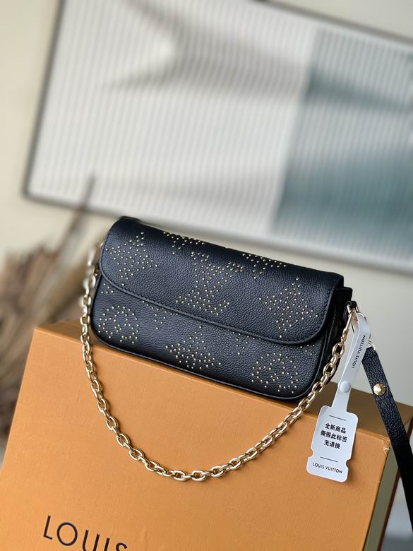 Louis Vuitton Wallet on Chain Ivy Studded Bag in Black Leather with Gold Chain