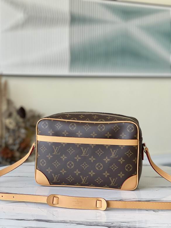 Louis Vuitton Trocadero 27 Crossbody Bag in Monogram Canvas