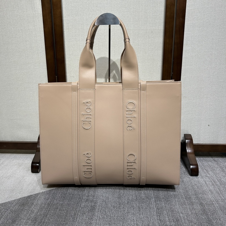 Chloé Woody Large Tote Bag in Beige Smooth Leather with Embroidered Logo Straps