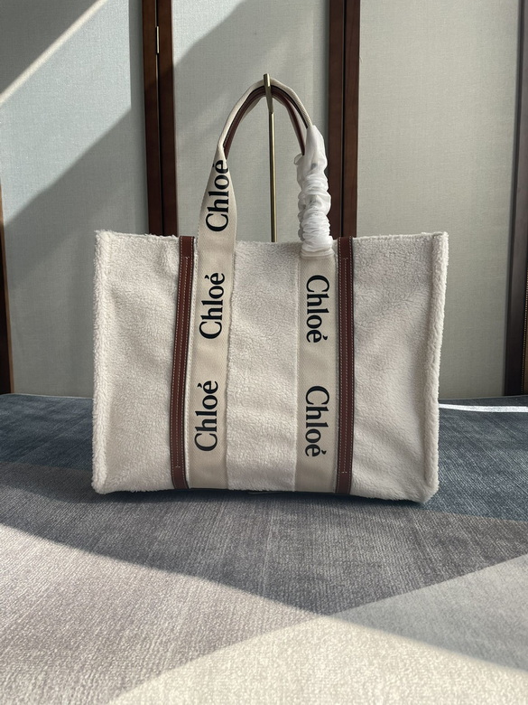Chloé Woody Tote Bag in Cream Shearling with Logo Ribbon and Brown Trim