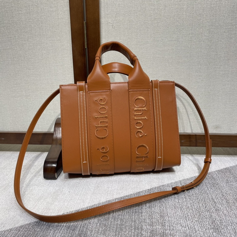 Chloé Woody Large Tote Bag in Tan Leather with Embroidered Logo Straps